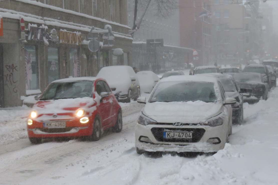 Sniegs un sniegputenis Rīgā.