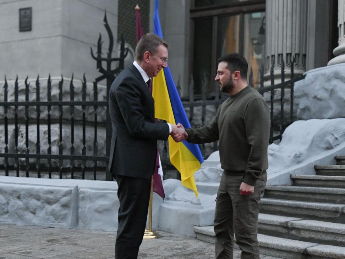 Valsts prezidents Edgars Rinkēvičs šodien ieradies vizītē Ukrainā, kur tikās ar Ukrainas prezidentu Volodimiru Zelenski.