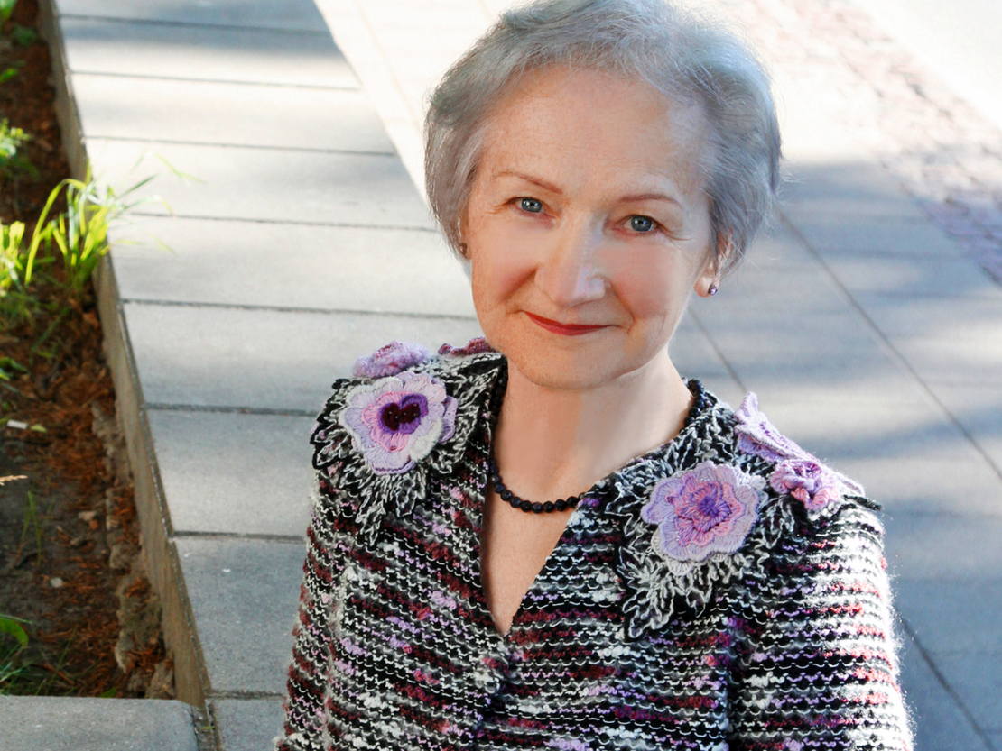 Izšūta tilla apkaklīte.