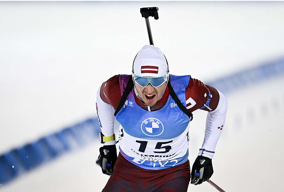 Andrejs Rastorgujevs sezonas pirmajās individuālajās sacensībās izcīnīja augsto ceturto vietu, tikai par četrām sekundēm atpaliekot no goda pjedestāla.