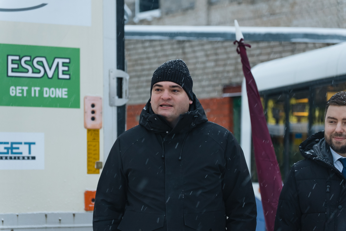 Ceļā uz Čerņihivu devušies 10 Rīgas dāvinātie autobusi.