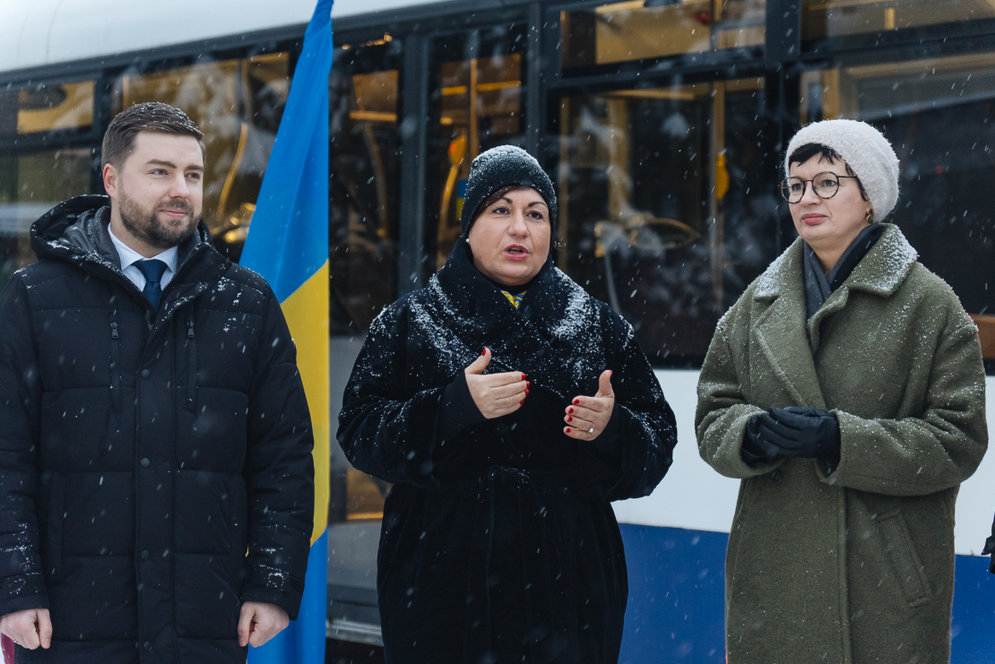 Ceļā uz Čerņihivu devušies 10 Rīgas dāvinātie autobusi.