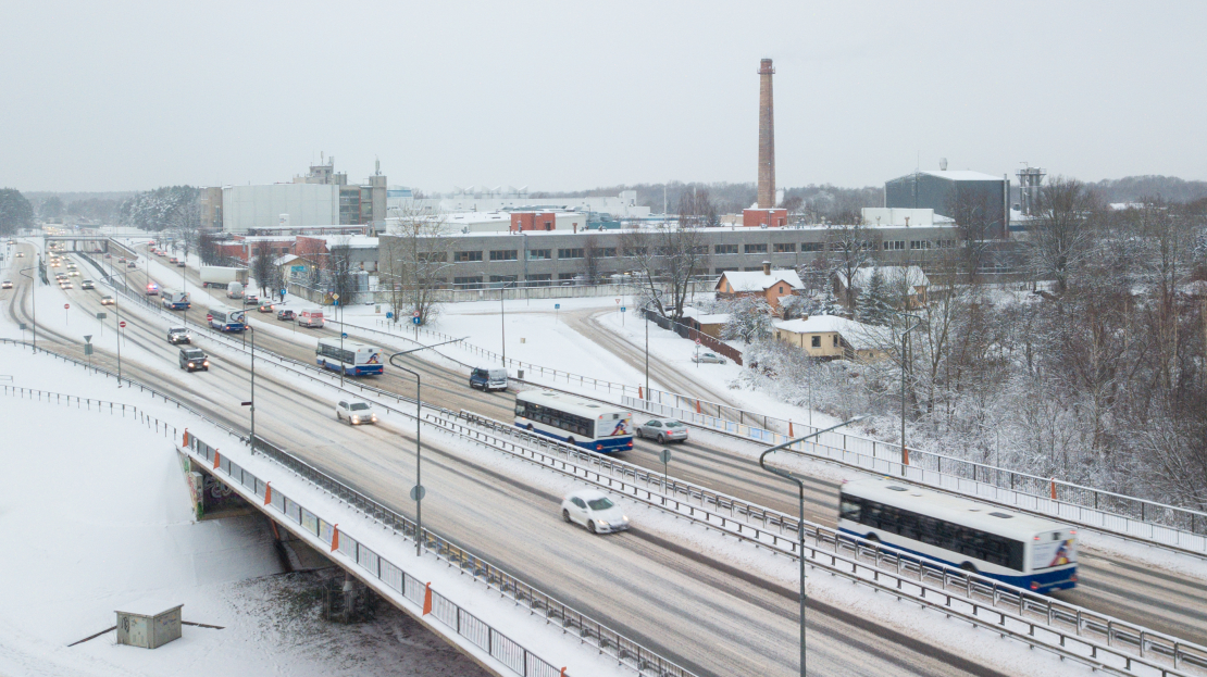 Ceļā uz Čerņihivu devušies 10 Rīgas dāvinātie autobusi.