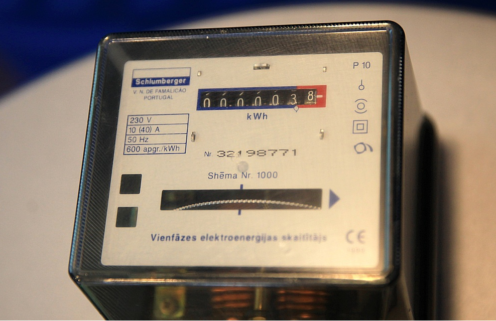 Saeima iejaukusies elektrības tarifu noteikšanā, lai aizsargātu lietotājus.