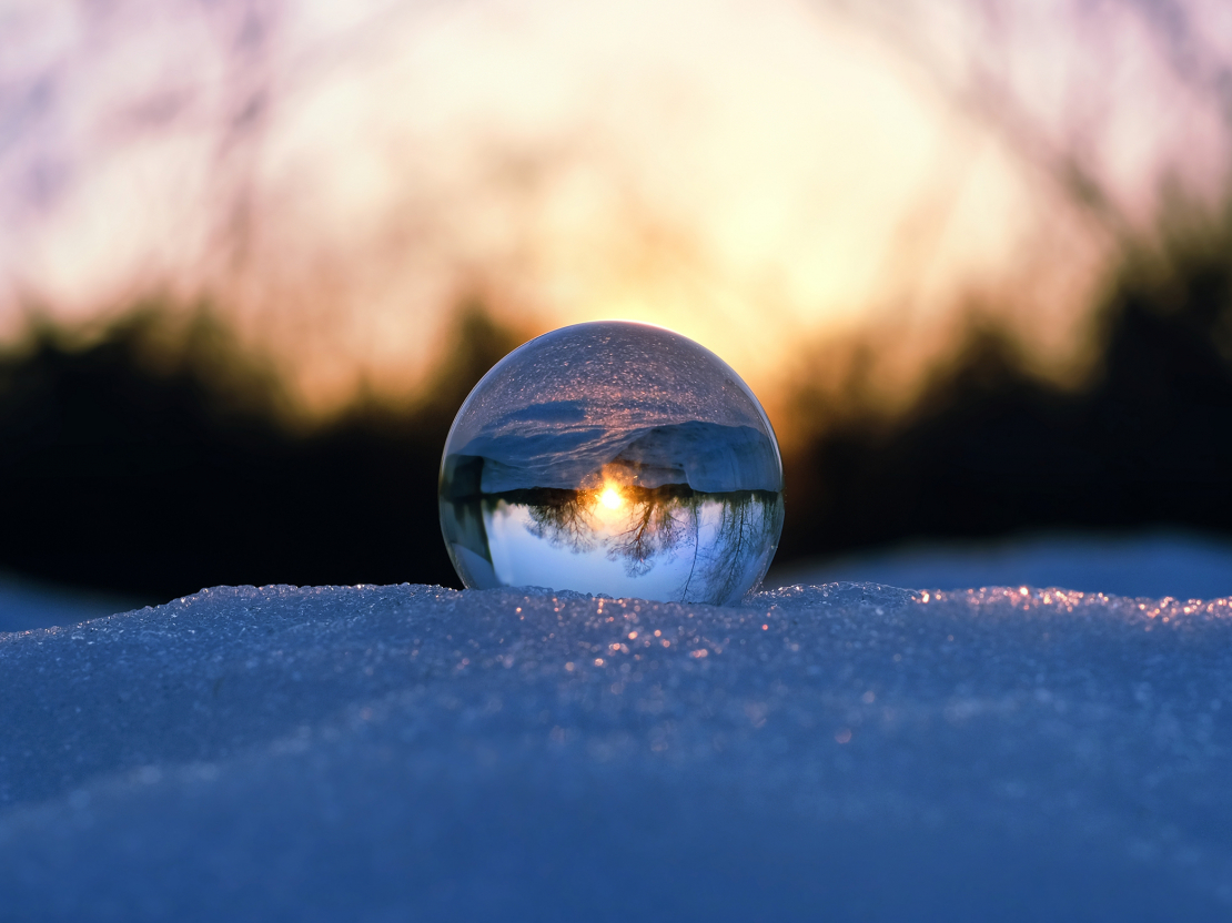 Svarīgākas par pasaules pārvērtībām būs “mans nams, mana pils”, “mans pleķītis zemes”, tuvākās apkaimes, ģimenes un dzimtas tēmas.