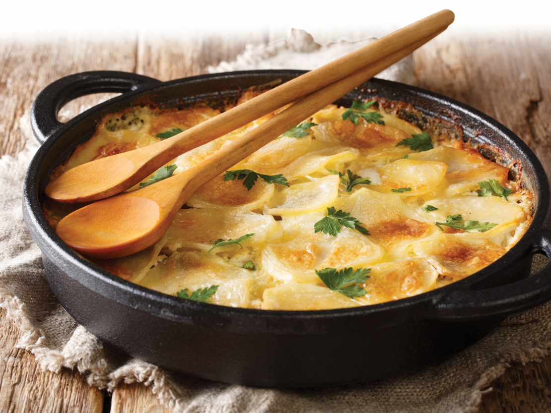 Presēta laša un kartupeļu sacepums.