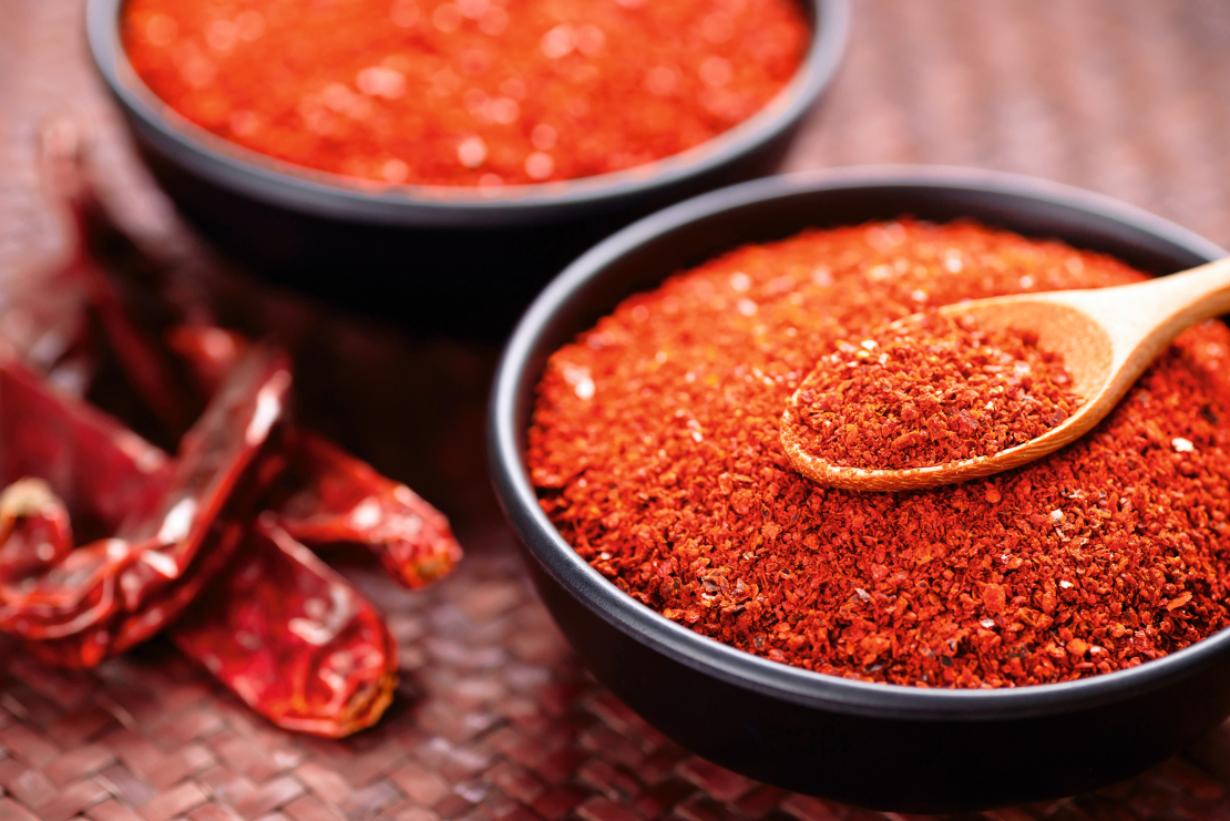 Lai gūtu maksimālu labumu no melnajiem un čili pipariem, tie jāsasmalcina tieši pirms lietošanas.