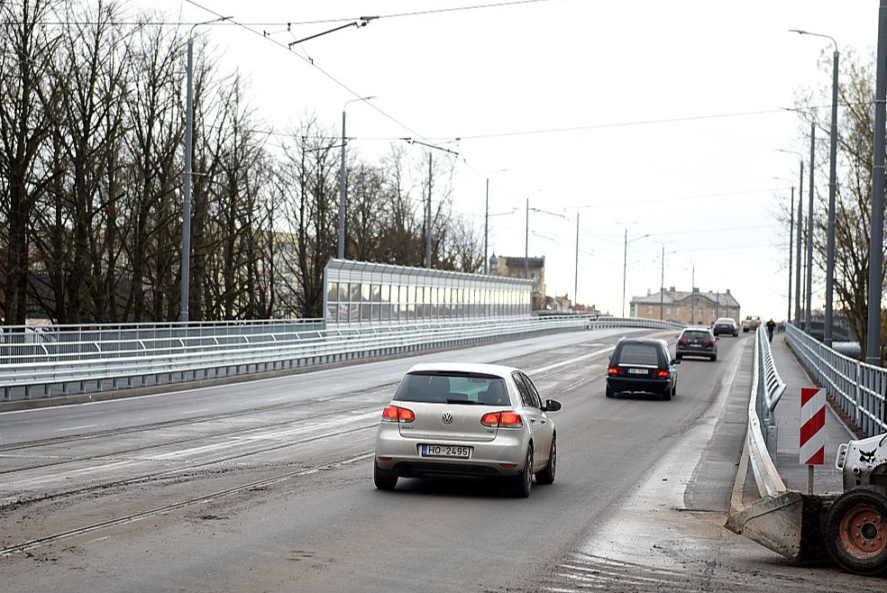 "CleanR grupas" uzņēmums pirks "Rīgas tiltus".
