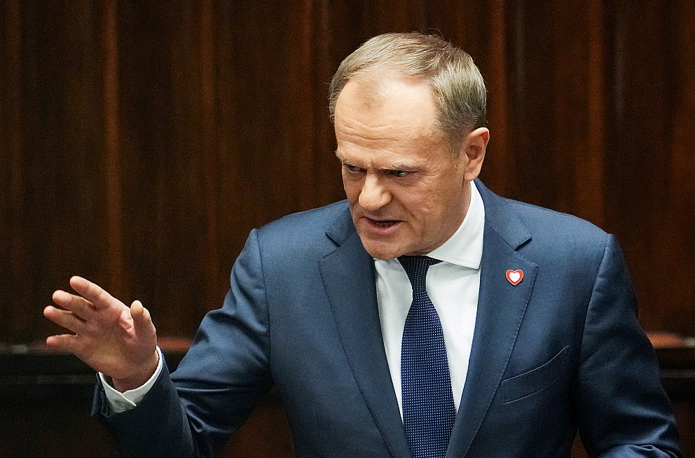 Atjaunot "normālu Polijas sabiedrības dzīvi pēc šaubu, apātijas un ļaunuma" perioda būs viens no galvenajiem uzdevumiem, vakar Polijas parlamentā sacīja jaunais premjers Donalds Tusks.