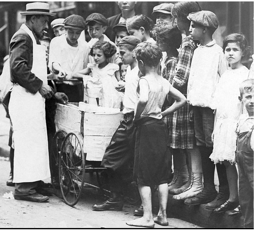 Saldējuma pārdevējs Ņujorkā 20. gs. sākumā.