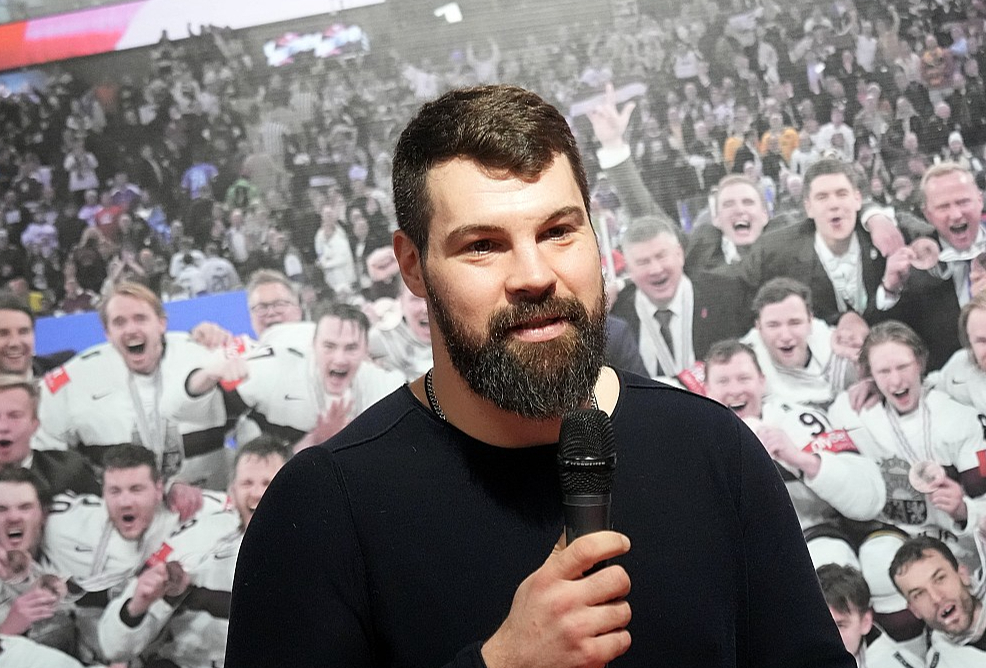Kaspars Daugaviņš par savu lielāko balvu hokejā uzskata vērienīgo un emocionālo sagaidīšanu, ko līdzjutēji Latvijas hokeja izlasei sarūpēja pēc pasaules čempionātā izcīnītajām bronzas medaļām.