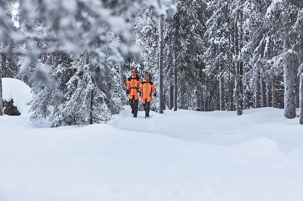 "Husqvarna" aizsargaprīkojums ziemā: Kā izvēlēties piemērotu darba apģērbu.