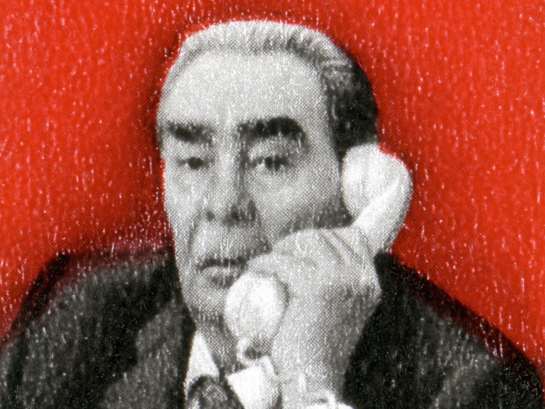 Visu naudu Brežņevs allaž esot paklausīgi atdevis sievai, kura tad arī izrīkojusies ar tā dēvēto ģimenes budžetu.