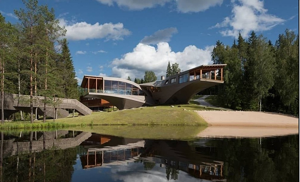 Viens no sankcijām pakļautā Krievijas oligarha Pjotra Avena īpašumiem Latvijā – Klauģu muiža.