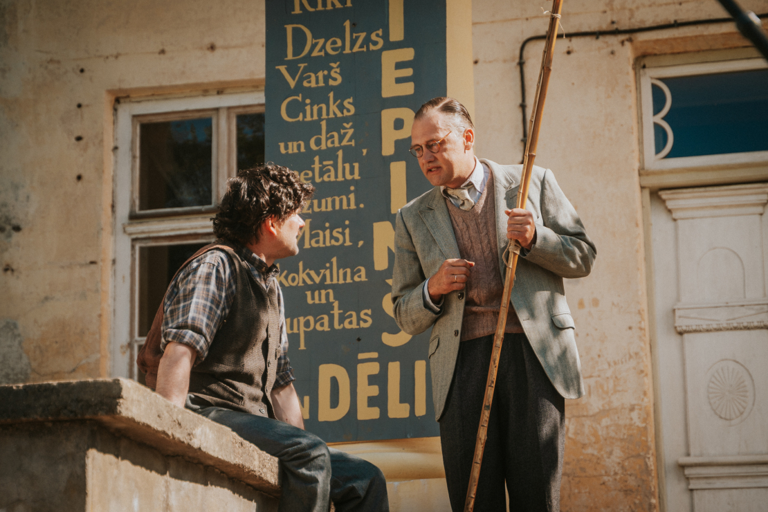 Daudzsēriju filma "Pansija pilī".