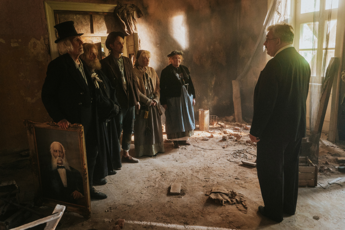 Daudzsēriju filma "Pansija pilī".