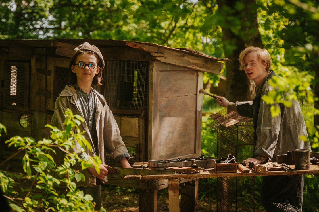 Daudzsēriju filma "Pansija pilī".