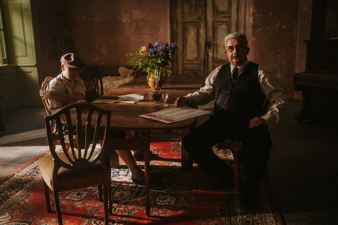 Daudzsēriju filma "Pansija pilī".