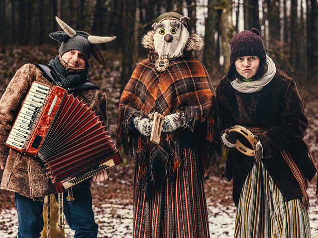 Viena no latviskākajām tradīcijām ir Bluķa vakara maskošanās.