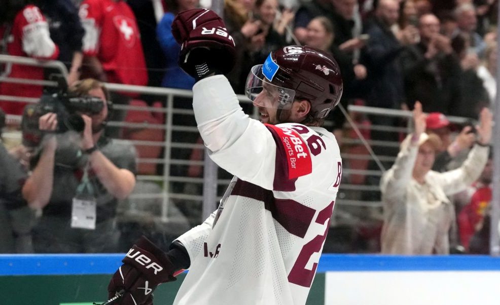 Uvis Jānis Balinskis Latvijas hokeja izlases sastāvā Pasaules hokeja čempionātā 2023. gada maijā.