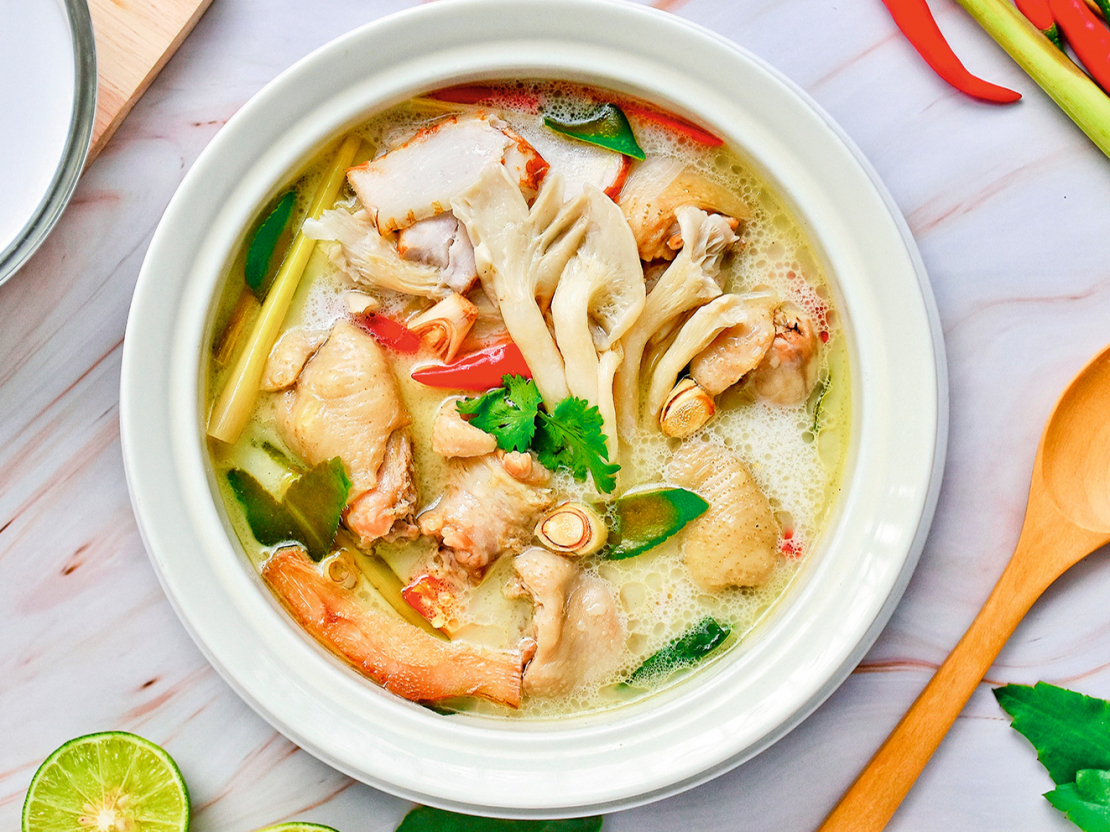  Tom kha zupa.