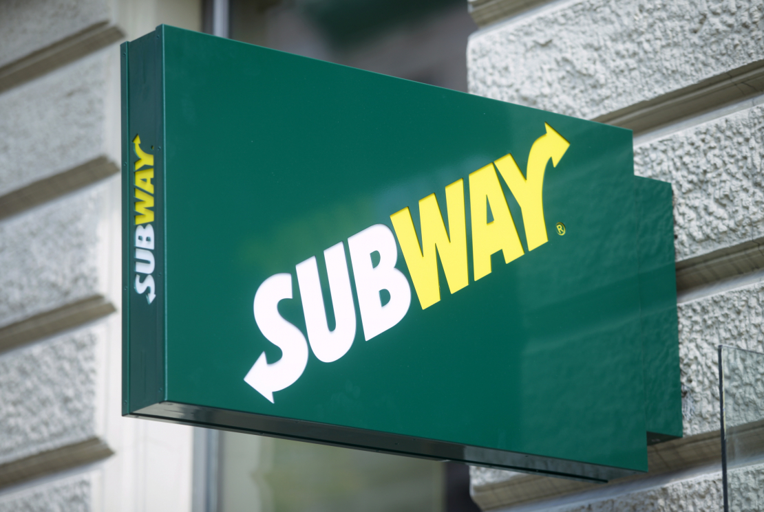 ASV ātrās ēdināšanas kompānijas "Subway" ēstuves izkārtne.