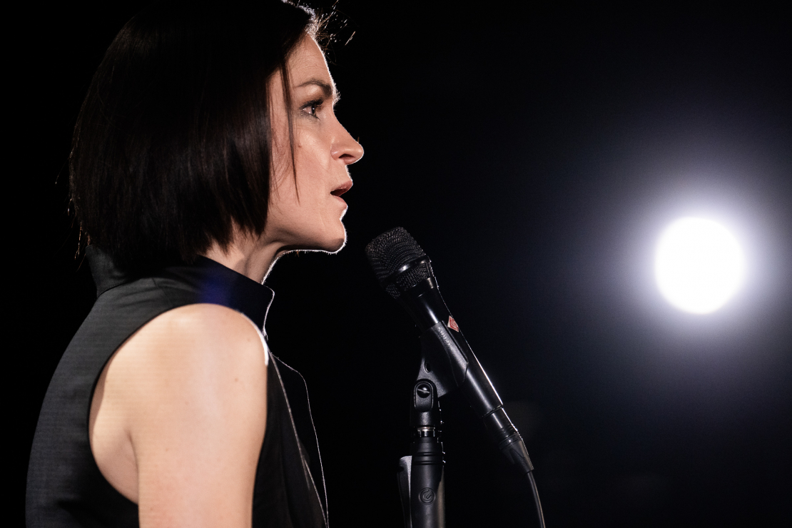 Ilze Ķuzule-Skrastiņa monoizrādē "Visas viņas".