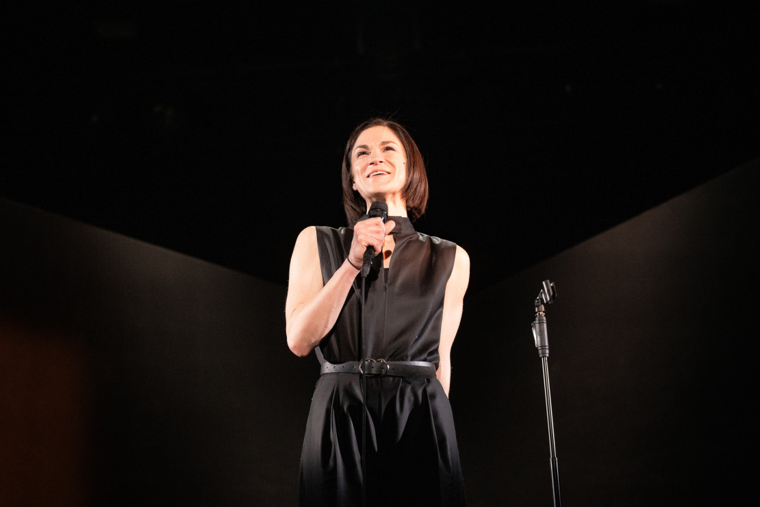 Ilze Ķuzule-Skrastiņa monoizrādē "Visas viņas".