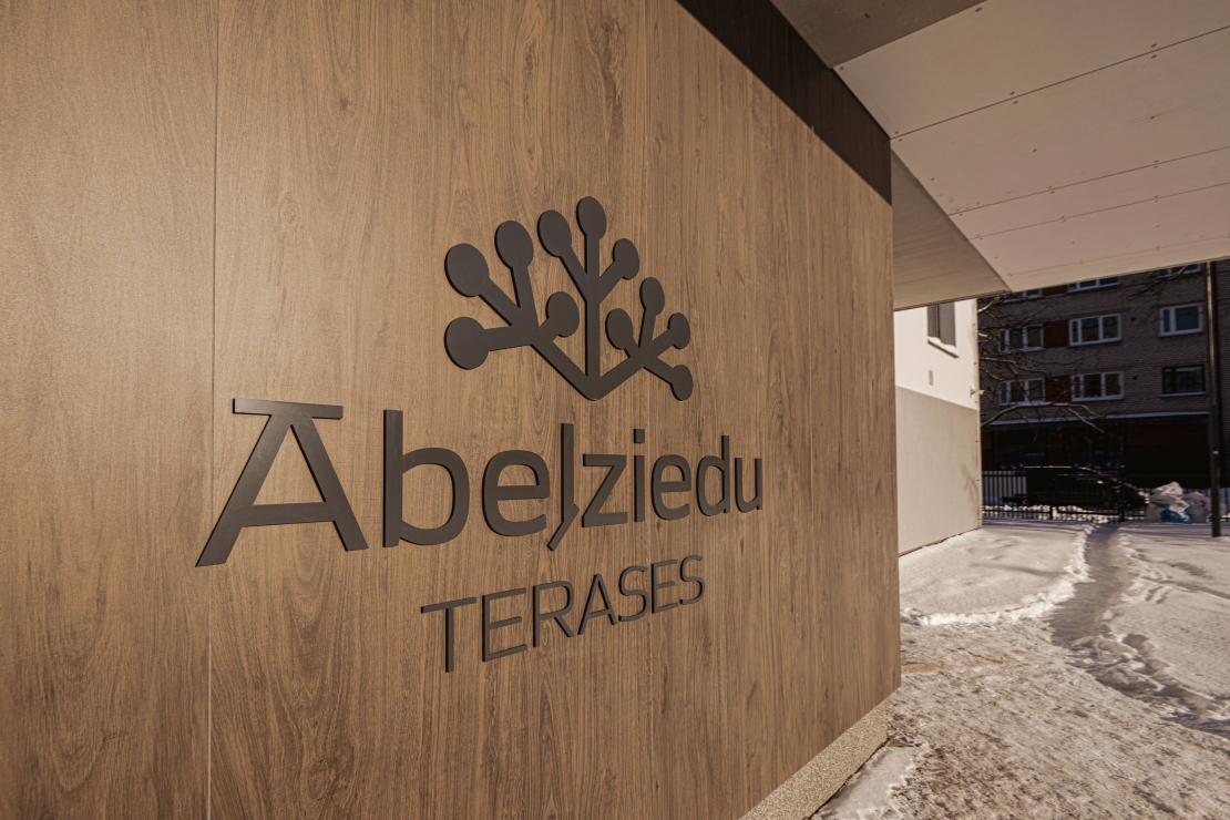 Daudzdzīvokļu nams Teikā. Ekspluatācijā nodots projekts "Ābeļziedu terases" Teikā.