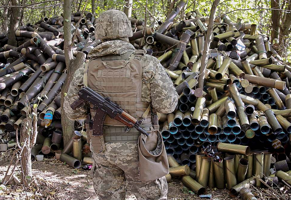 Ukraiņu artilērists pozīcijā Donbasā.