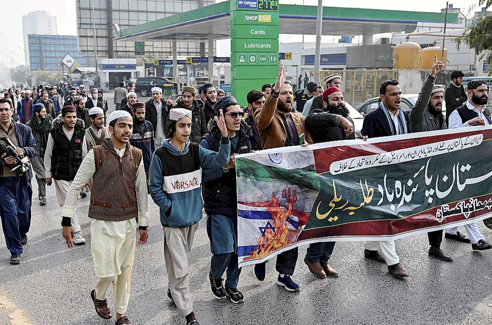 Pakistānas galvaspilsētā Islāmābādā ceturtdien notika protesta akcija pret Irānas gaisa triecieniem Pakistānas teritorijā.
