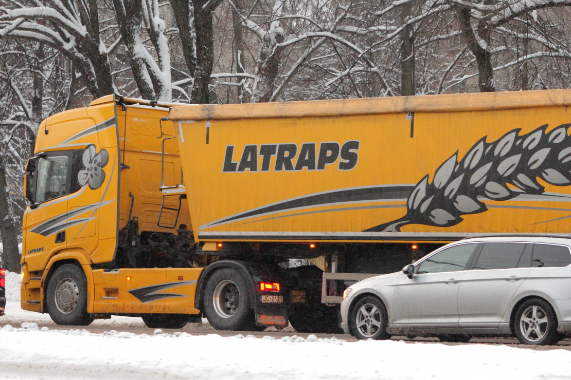 Kooperatīva "Latraps" kravas mašīna.