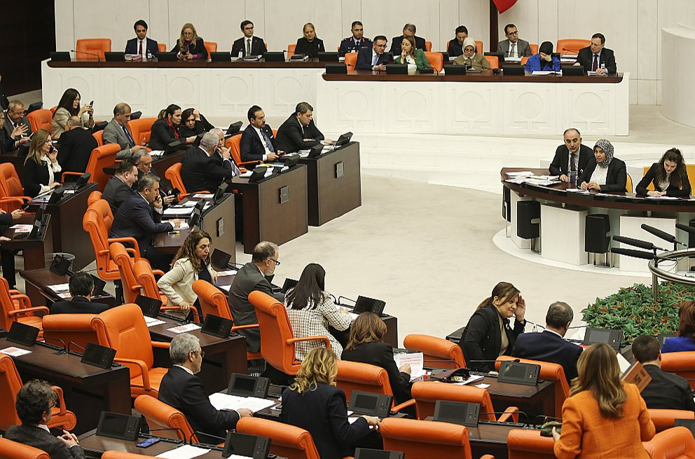 Turcijas parlaments otrdienas vakarā ar pārliecinošu balsu vairākumu atbalstīja Zviedrijas pievienošanos NATO.