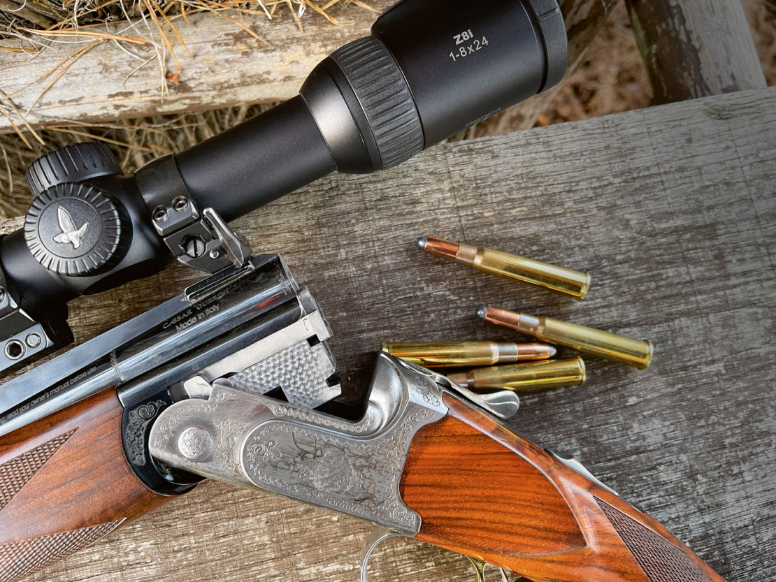 Elegants gravējums – tieši mežacūku medībām. Šajā gadījumā 8x57 JRS kalibrs, kas ir ideāli piemērots dzinējmedībām.