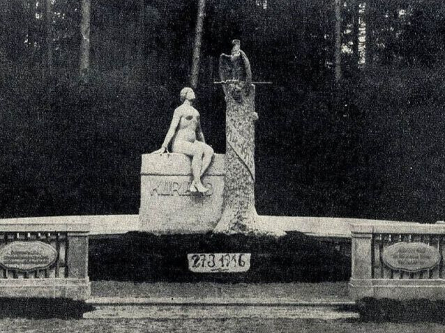 "Kurzemes atbrīvošanas" piemineklis Pirmā pasaules kara gados.