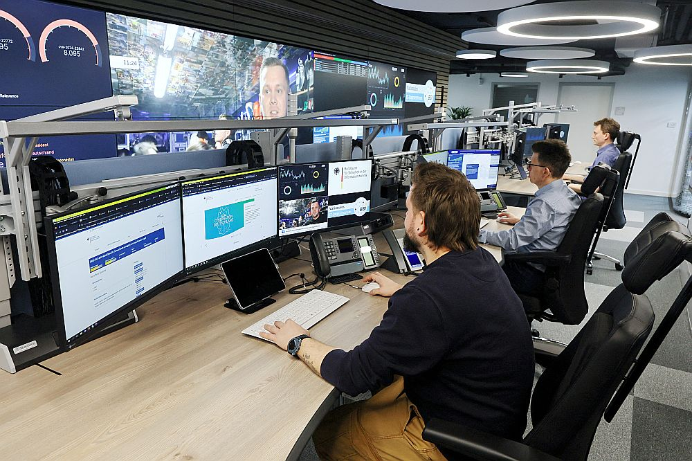 Vācija šī gada februārī atvēra jaunu kiberdrošības centru Bonnā. Tā uzdevums ir gādāt par interneta vides drošību visā Eiropā, kas ir ieguldījums arī dezinformāciju izplatošu resursu apkarošanā.