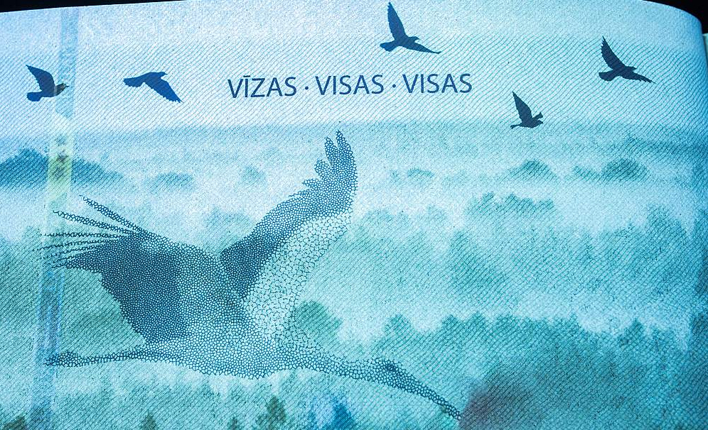 Jaunajā pasē esot uzlaboti inovatīvi pretviltošanas risinājumi.