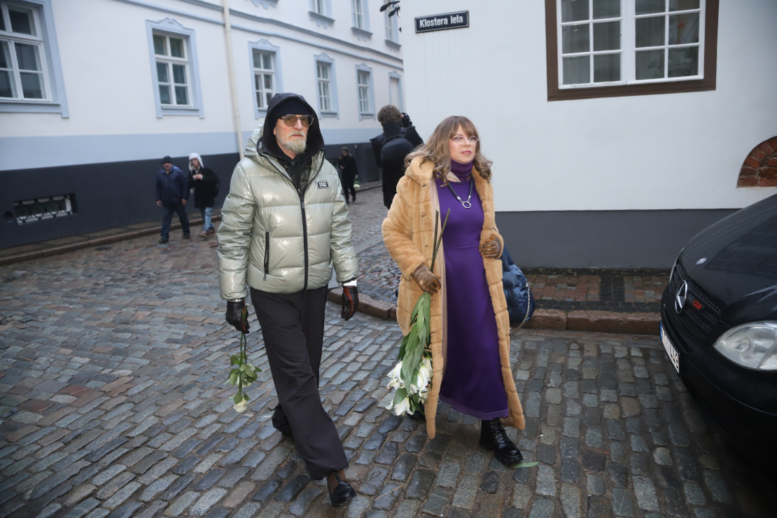 Mūziķi, draugi un tuvinieki atvadās no Jura Kulakova.