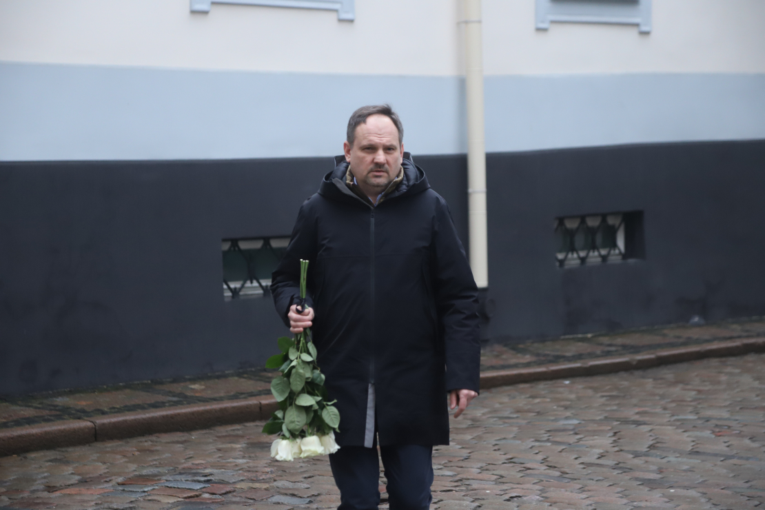 Mūziķi, draugi un tuvinieki atvadās no Jura Kulakova.