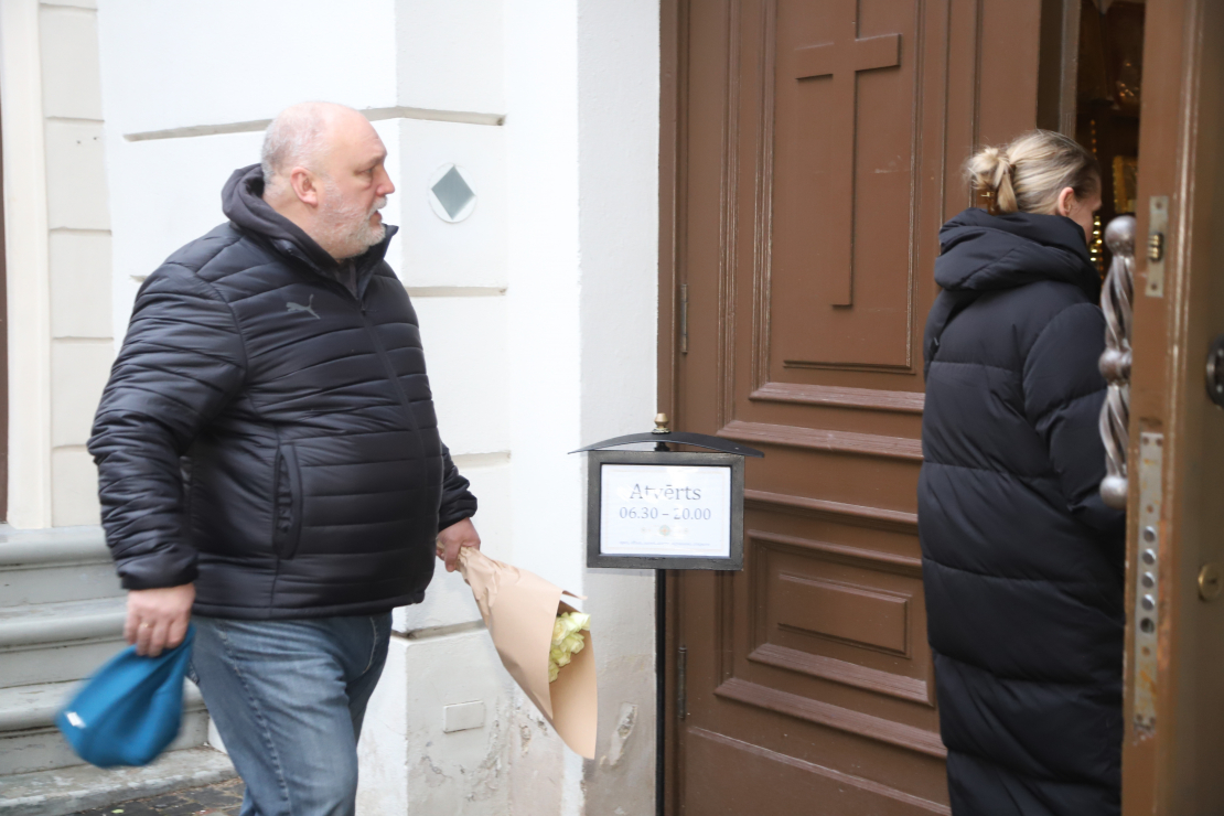 Mūziķi, draugi un tuvinieki atvadās no Jura Kulakova.