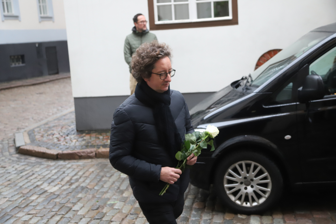 Mūziķi, draugi un tuvinieki atvadās no Jura Kulakova.