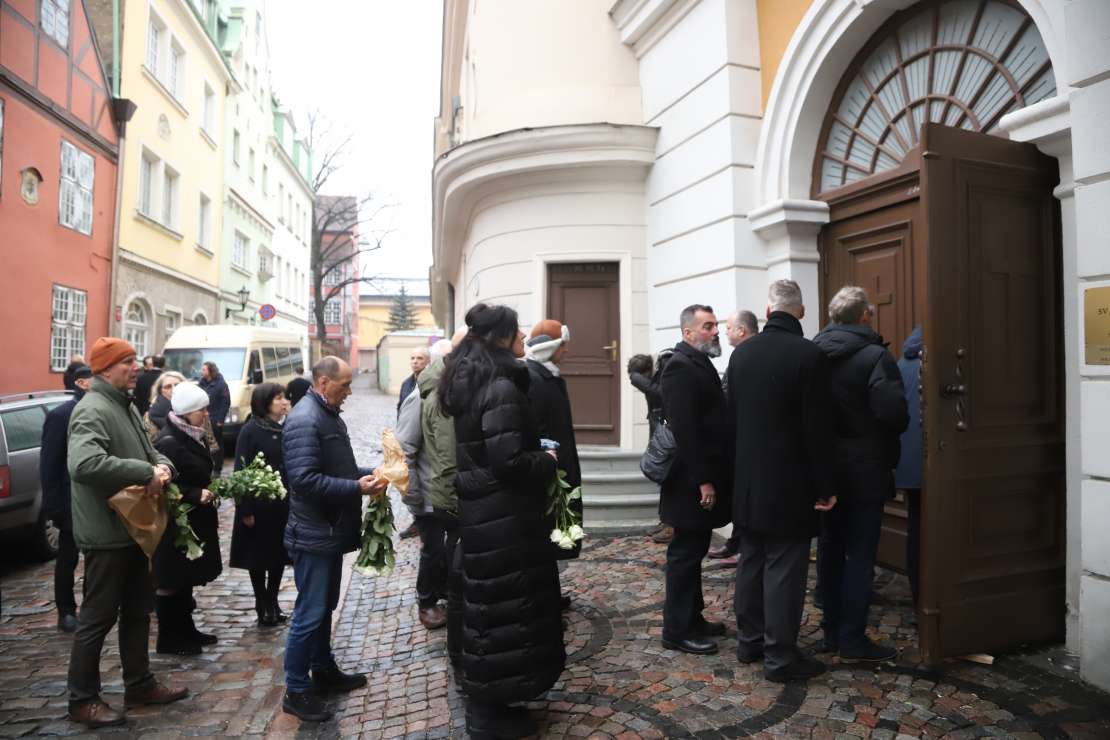 Mūziķi, draugi un tuvinieki atvadās no Jura Kulakova.