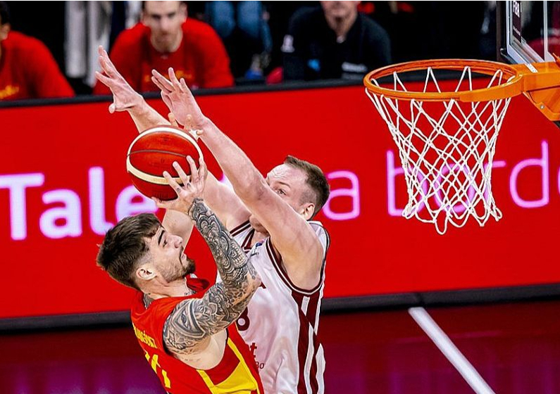 Spēlē Saragosā Klāvs Čavars no Japānas trešās līgas kluba bija pamanāmāks par vēl pērn Nacionālajā basketbola asociācijā spēlējušo spāni Huančo Ernangomesu.