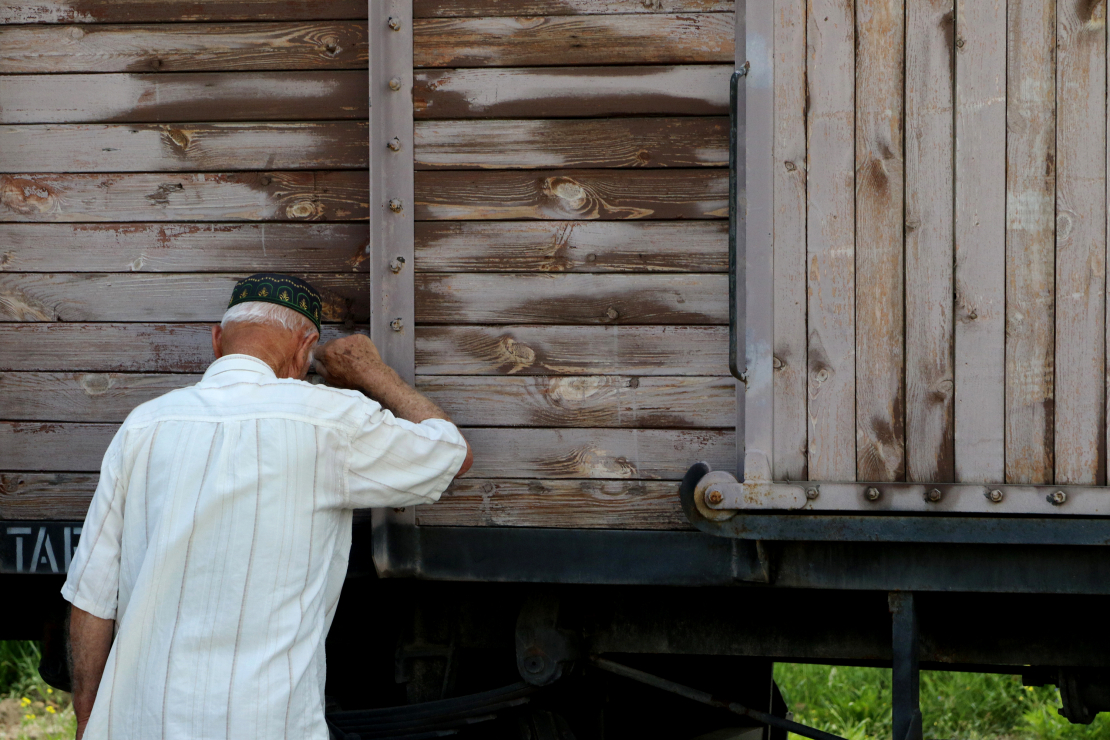 Deportējamajiem deva laiku sakrāmēties no dažām minūtēm līdz, augstākais, pusstundai, pēc kā kravas automašīnās transportēja uz dzelzceļa stacijām.