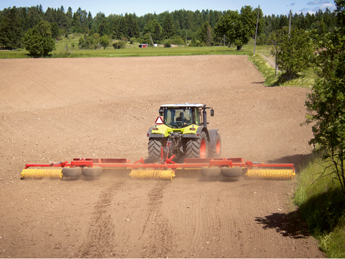 'Väderstad Rollex 450-620' agregāts.