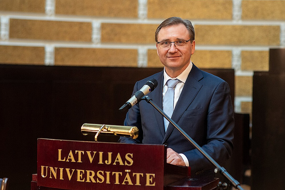 Jaunais Latvijas Universitātes rektors Gundars Bērziņš savā darbības programmā iekļāvis daudzus solījumus. Starp tiem ir gan LU diploma prestiža celšana, gan arī augstas raudzes zinātnisko publikāciju skaita un citējamības palielināšana, gan valsts nozīmes studiju programmu atbalsta sistēmas izveide u. c.