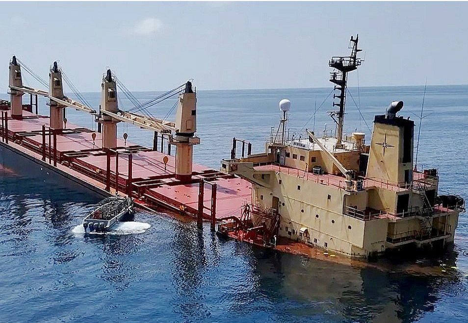 Grimstošais kravas kuģis "Rubymar" 26. februārī Sarkanajā jūrā netālu no Jemenas piekrastes.