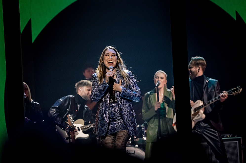 Grupa "Astro’n’out" un tās līdere Māra Upmane-Holšteine ceļu uz "Zelta mikrofonu" bruģē jau kopš pagājušā gada, ar dziesmu "Manifestē" piesakot šogad balvai nominēto albumu "777".