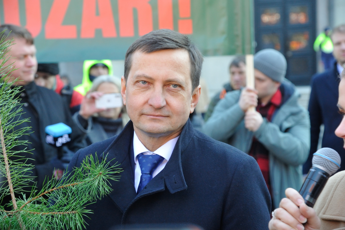 Zemkopības ministrs Armands Krauze pie Ministru kabineta, kur notiek lauksaimnieku un meža nozares pārstāvju protesta akcija.