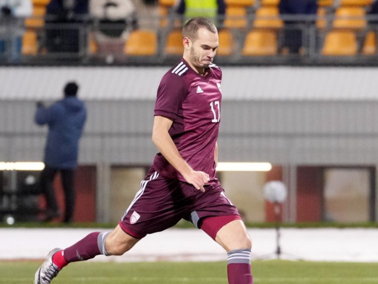 Artūrs Zjuzins šobrīd ir otrs spēlēm (60) bagātākais futbolists Latvijas izlasē.